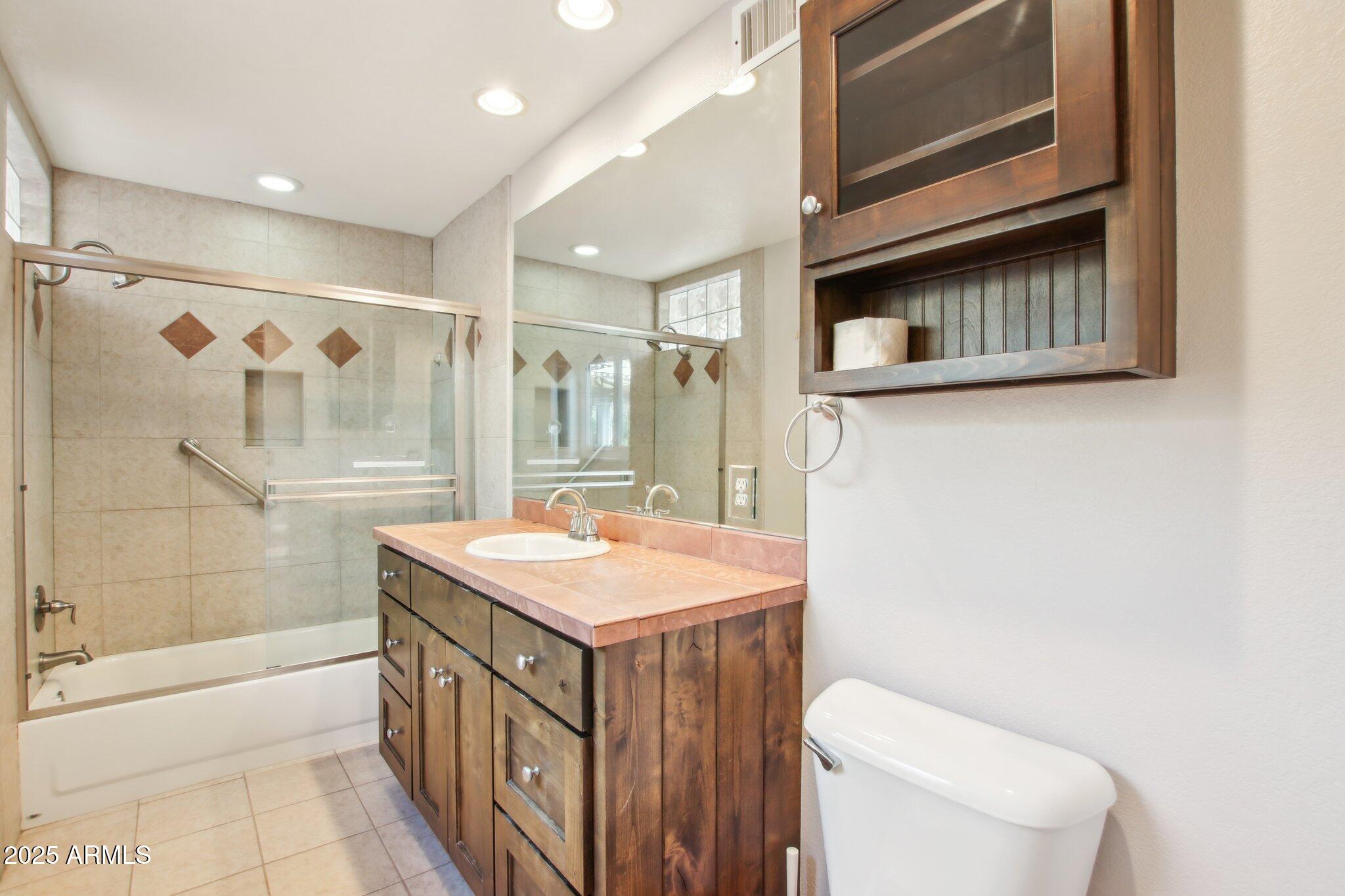 855 W SANTA FE Drive