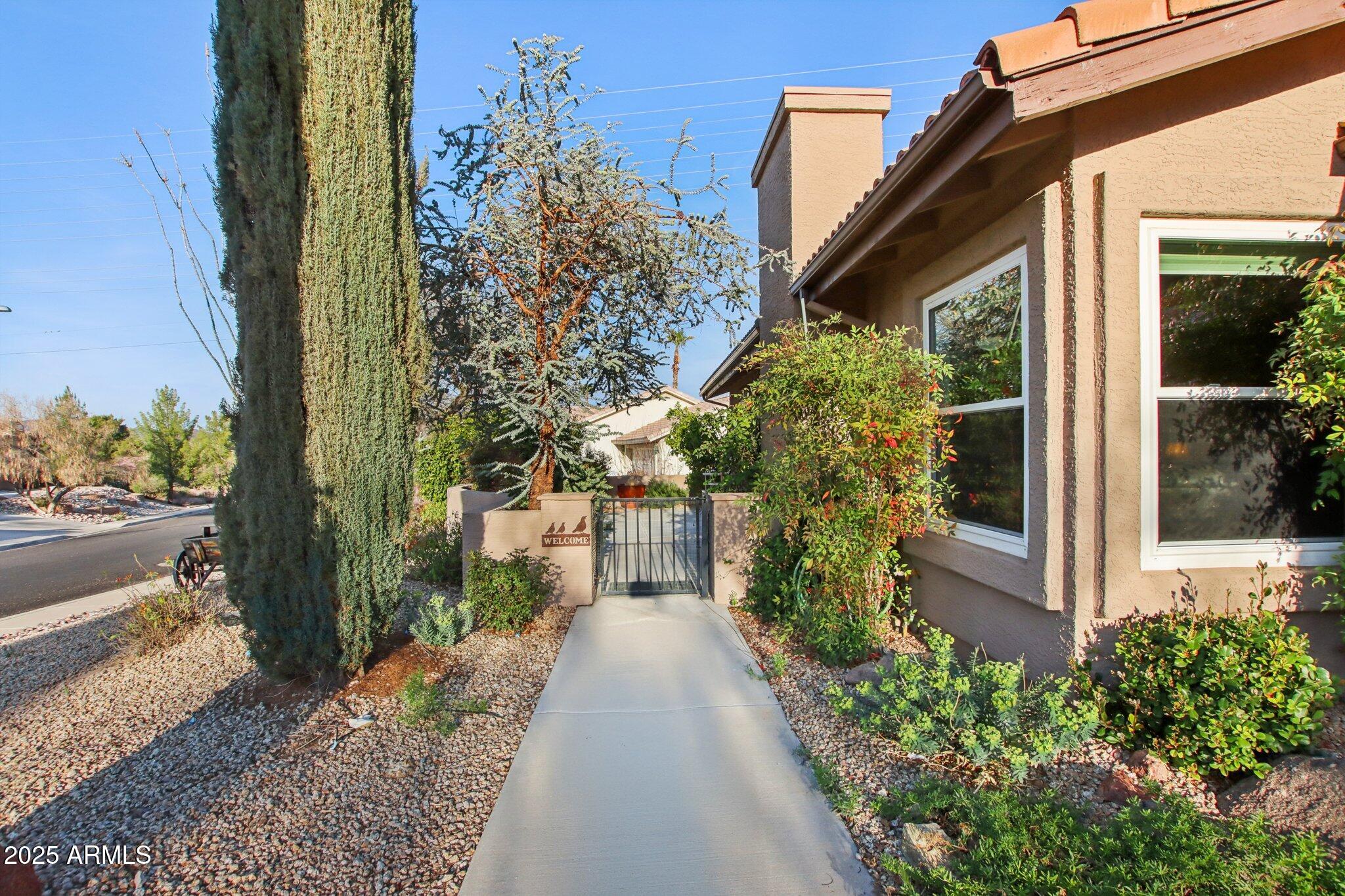 855 W SANTA FE Drive