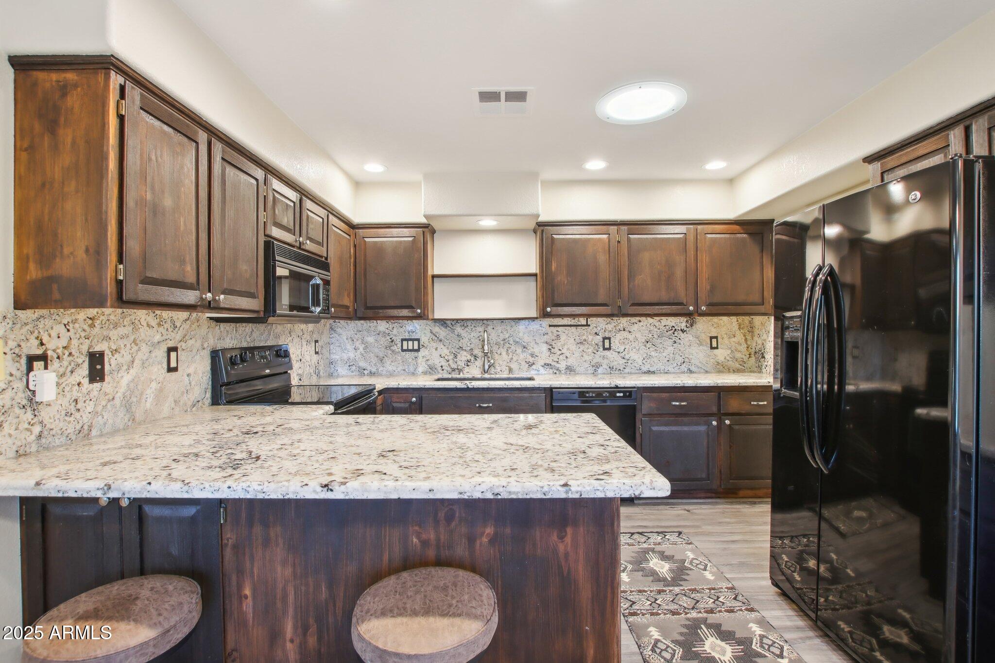 855 W SANTA FE Drive