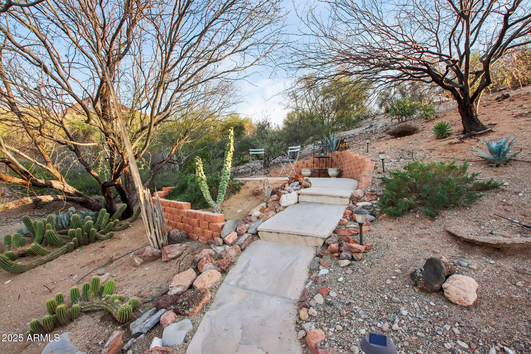 855 W SANTA FE Drive
