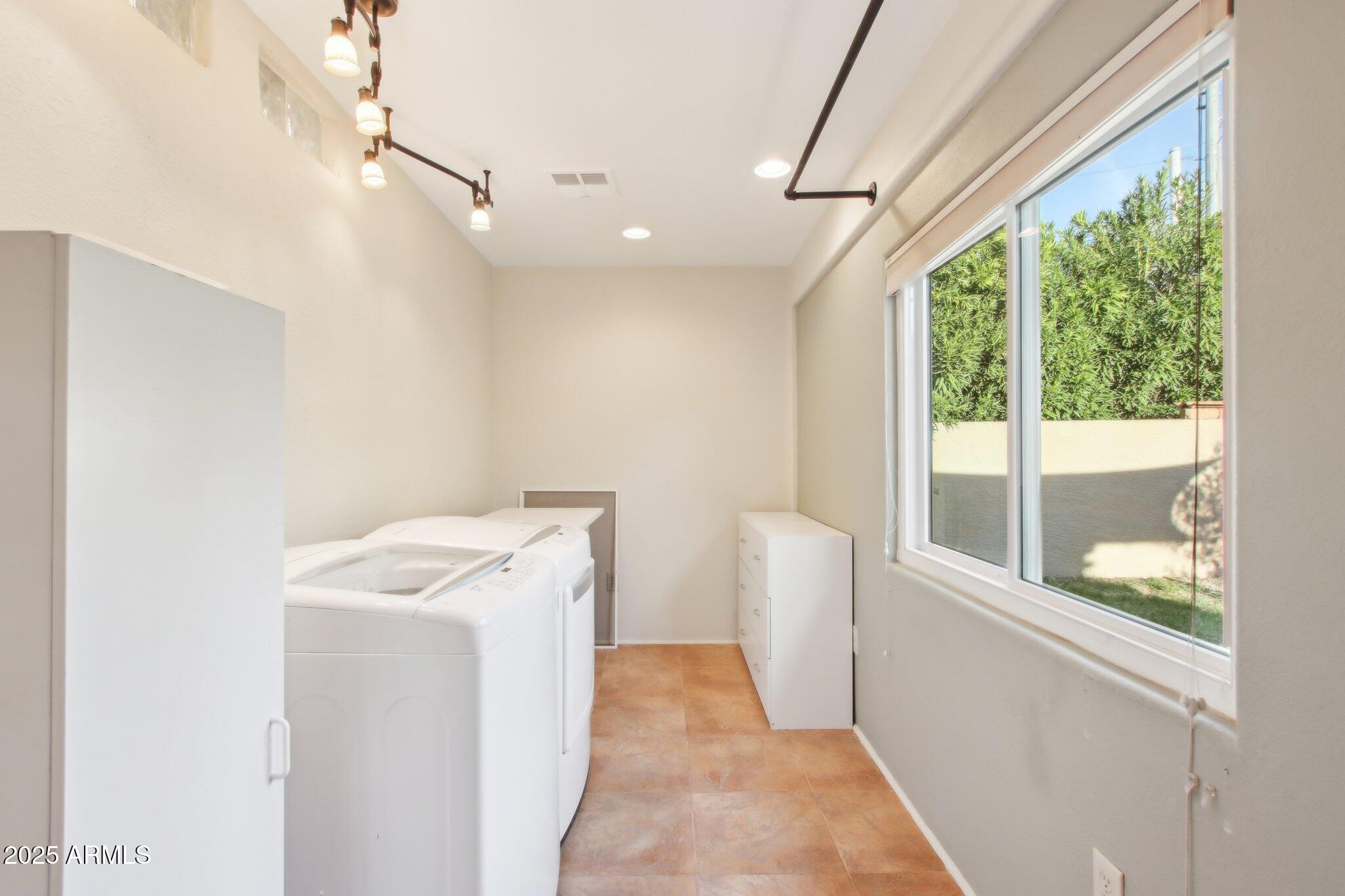 855 W SANTA FE Drive