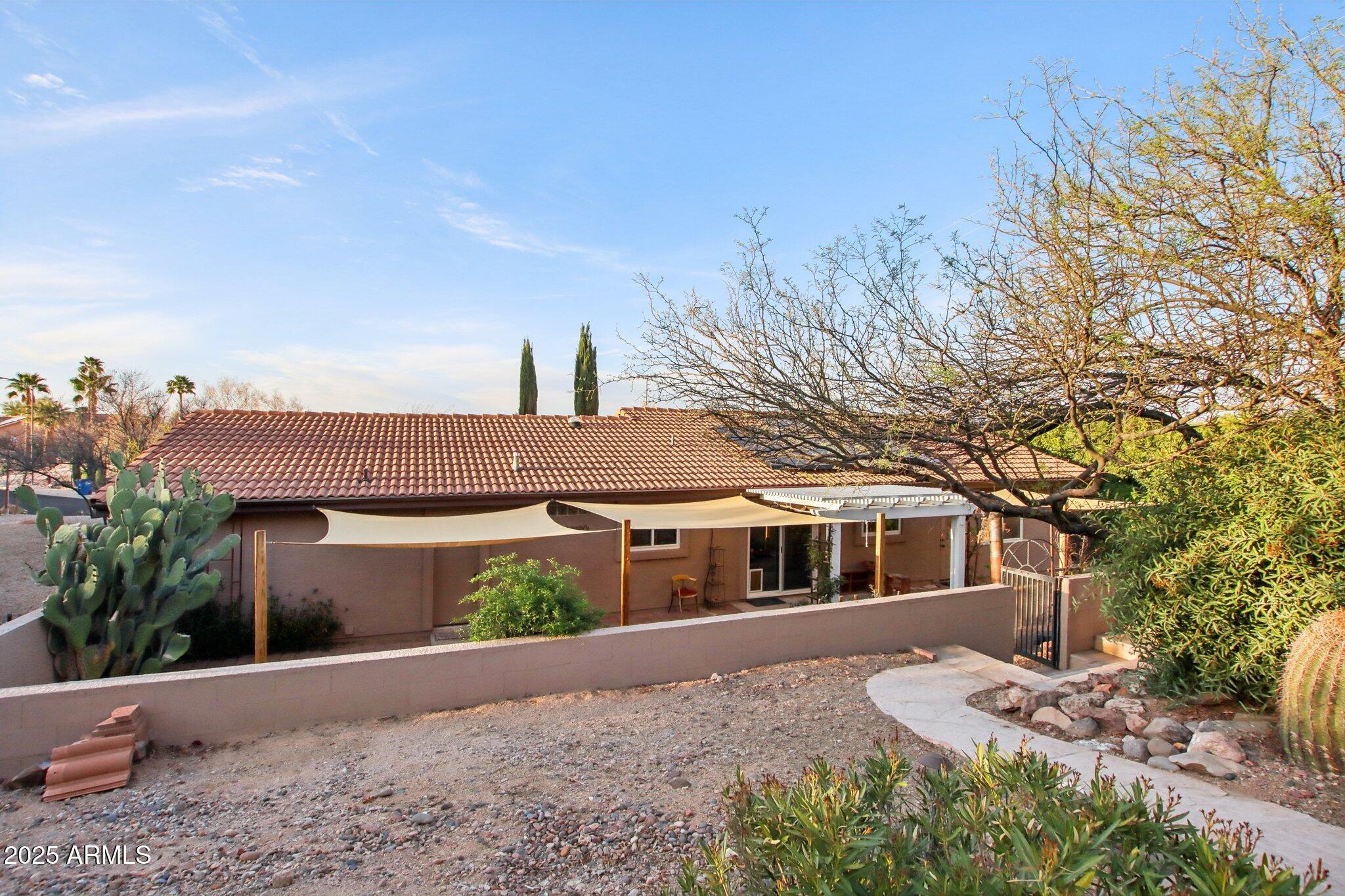 855 W SANTA FE Drive
