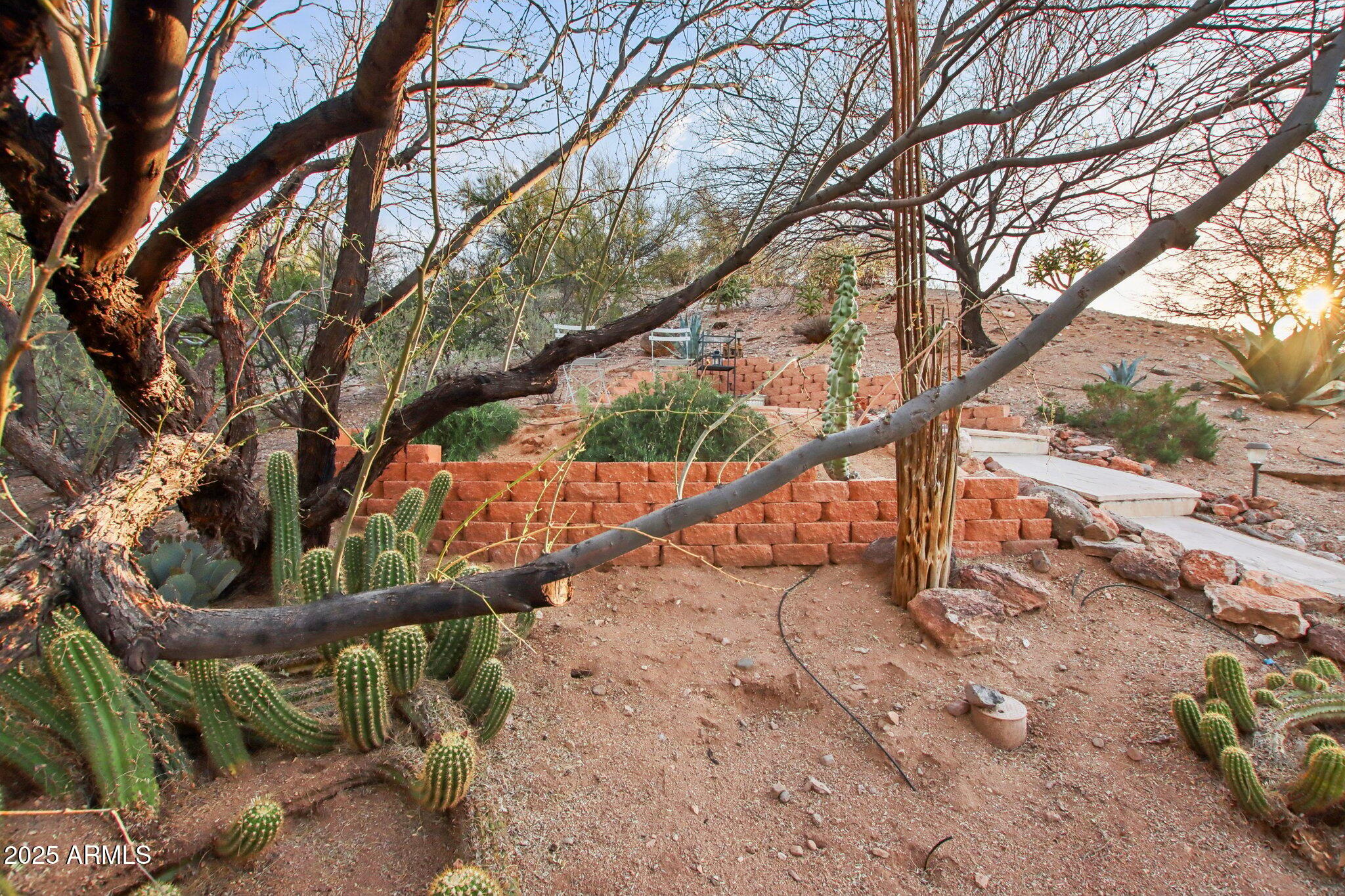 855 W SANTA FE Drive