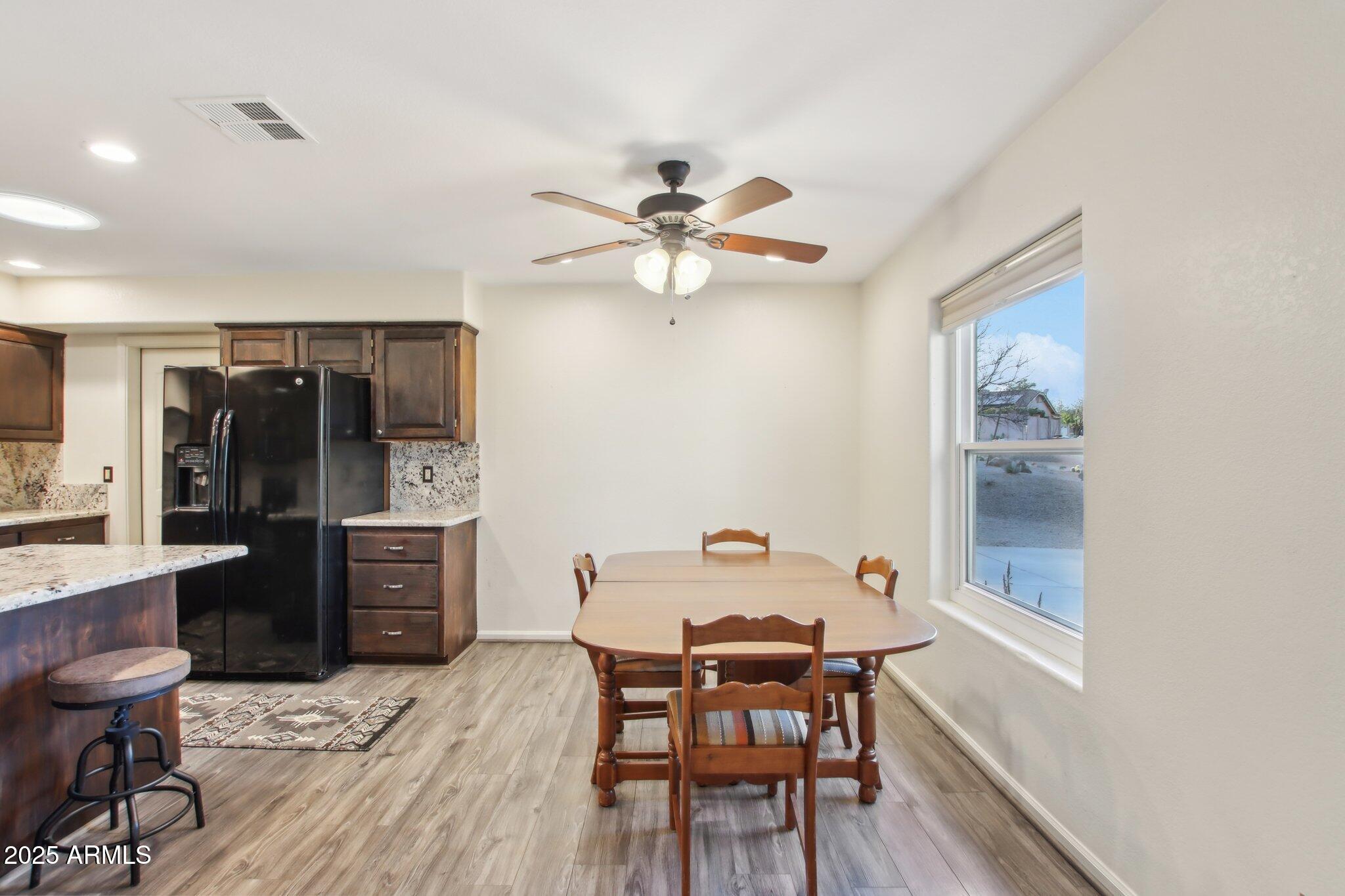 855 W SANTA FE Drive