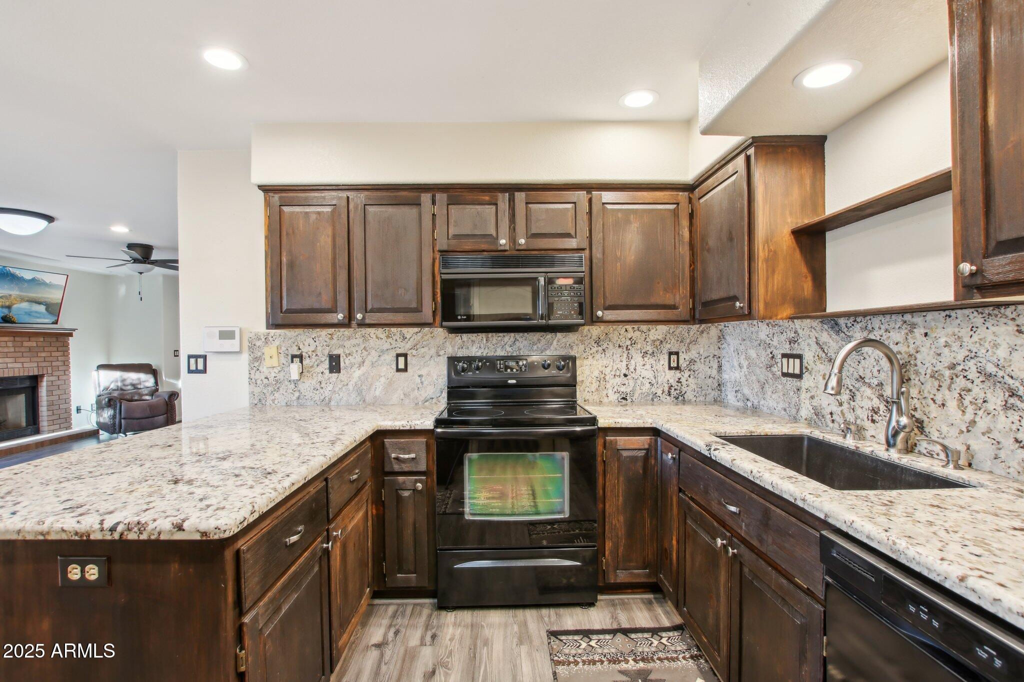 855 W SANTA FE Drive