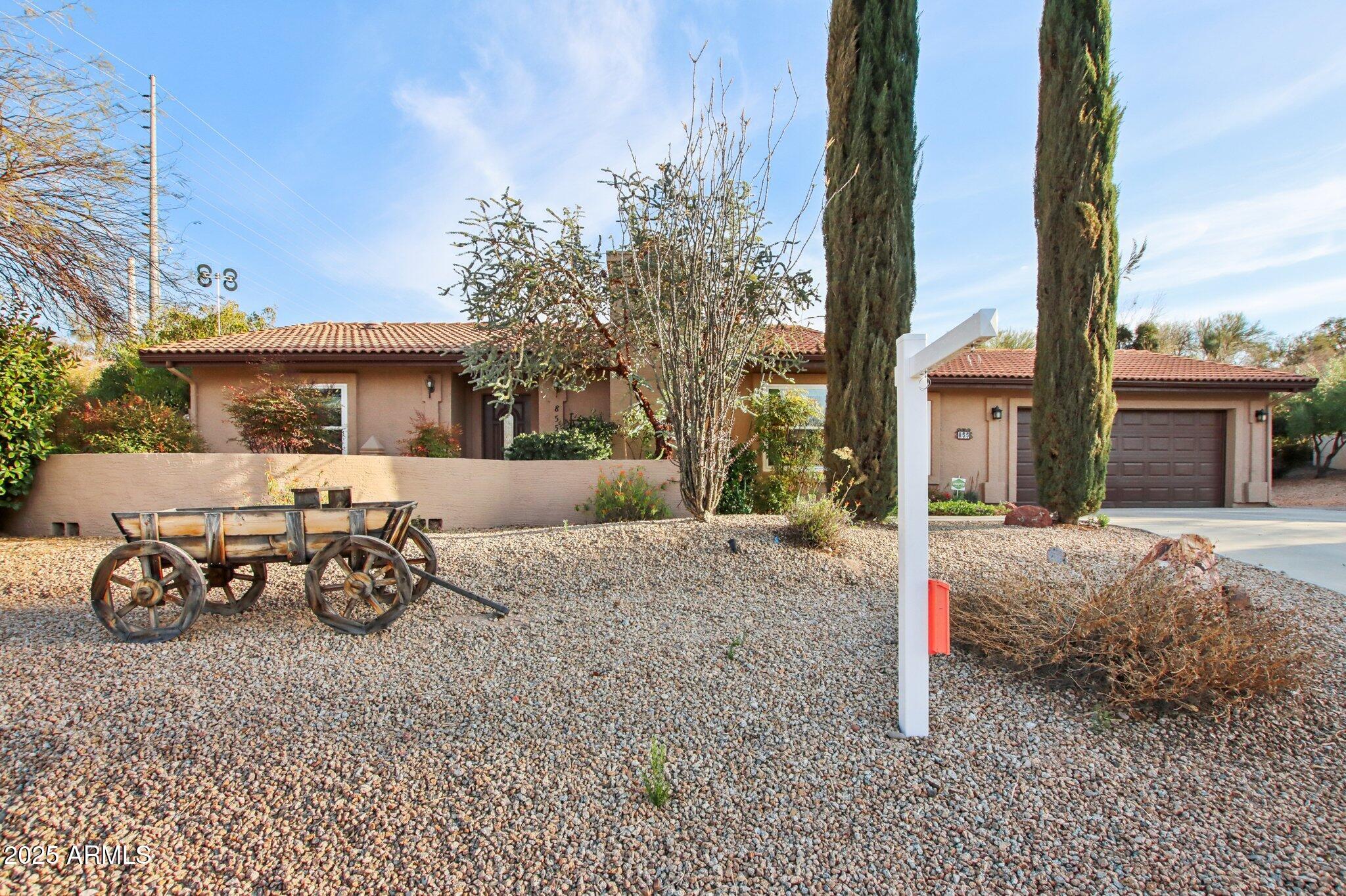 855 W SANTA FE Drive