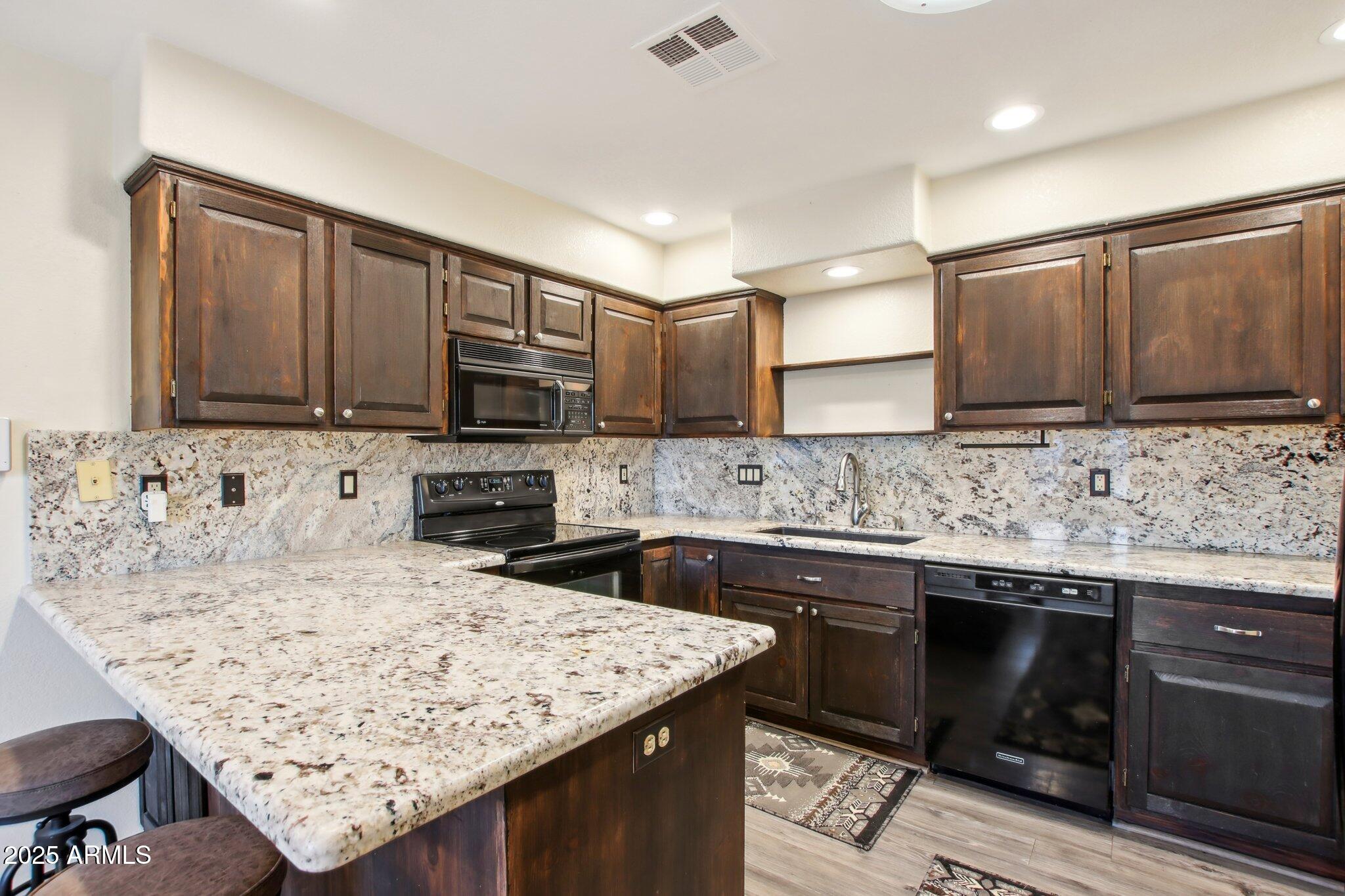 855 W SANTA FE Drive
