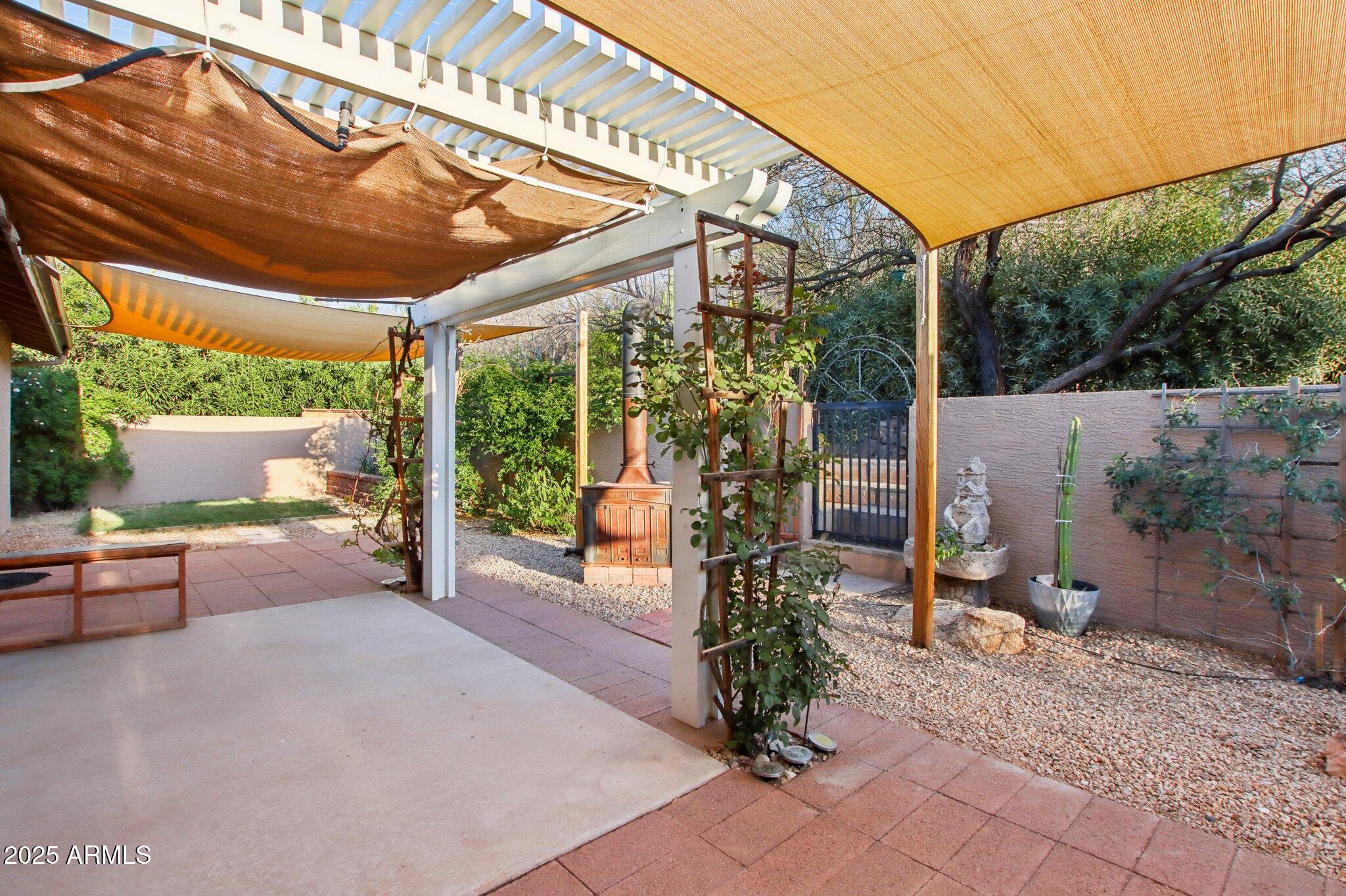 855 W SANTA FE Drive