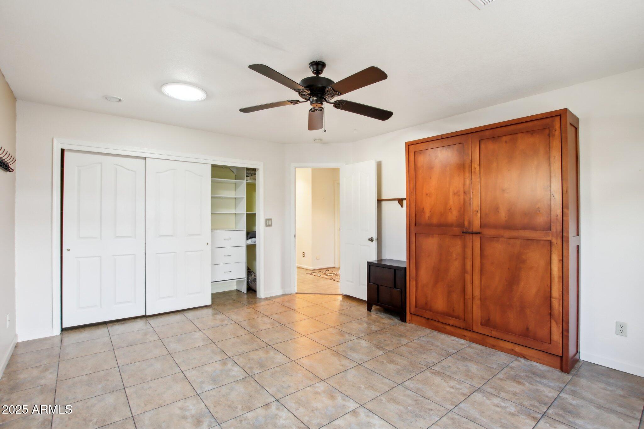 855 W SANTA FE Drive