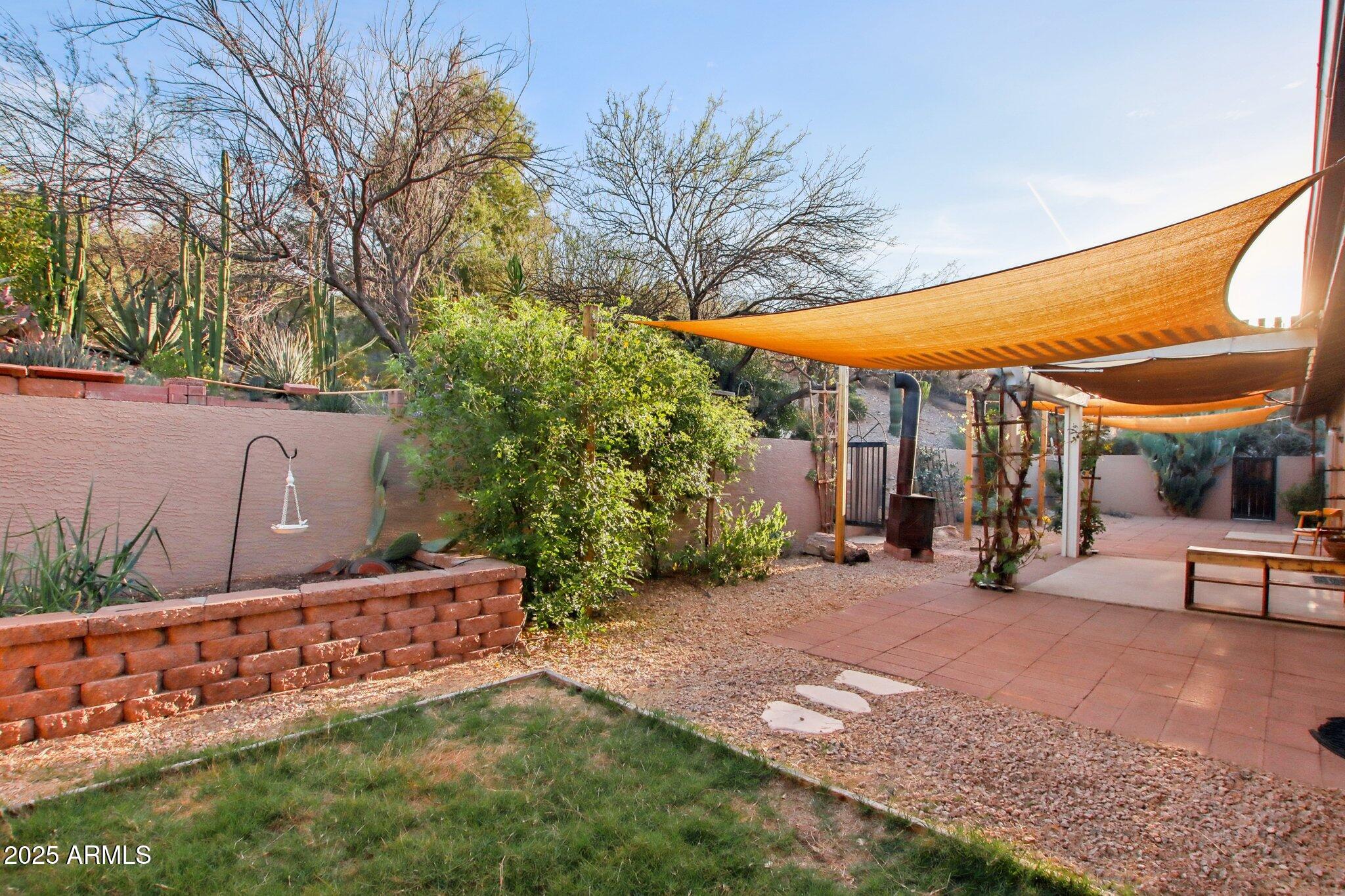 855 W SANTA FE Drive