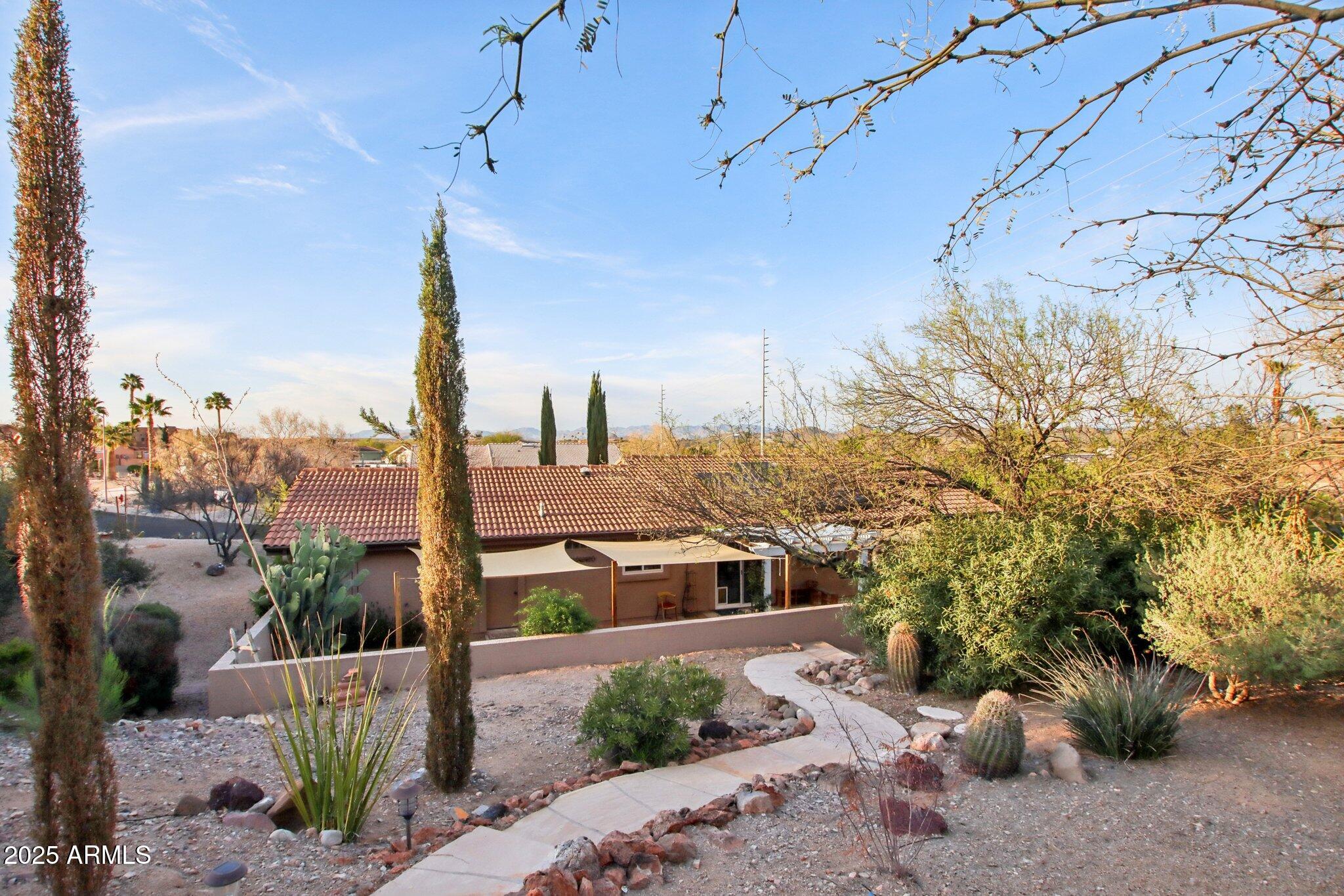 855 W SANTA FE Drive