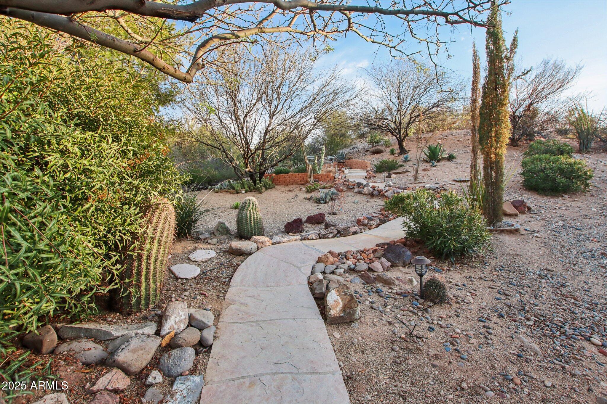 855 W SANTA FE Drive