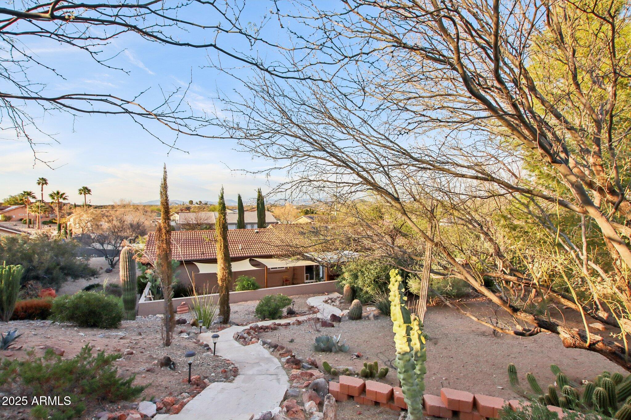 855 W SANTA FE Drive