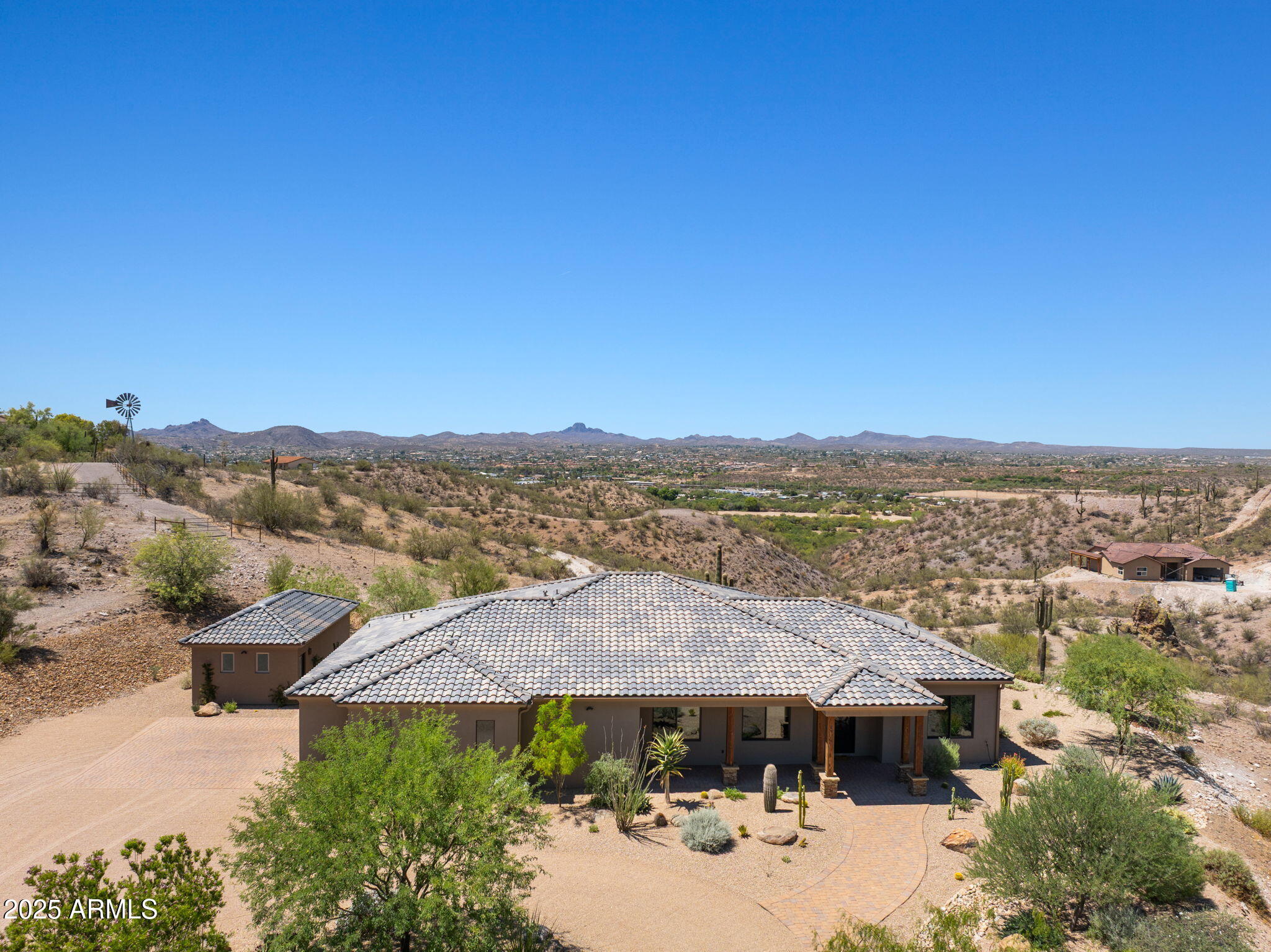 85 E MOSEY Way