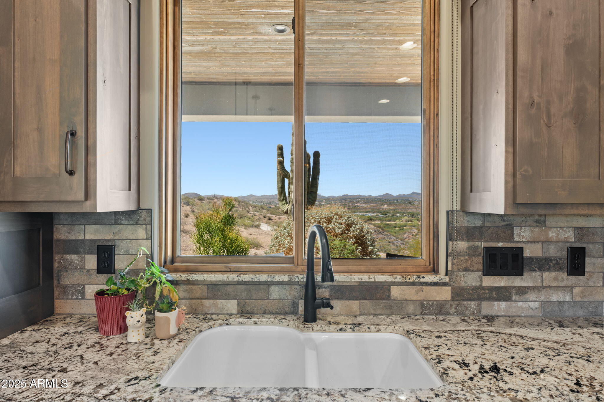 85 E MOSEY Way