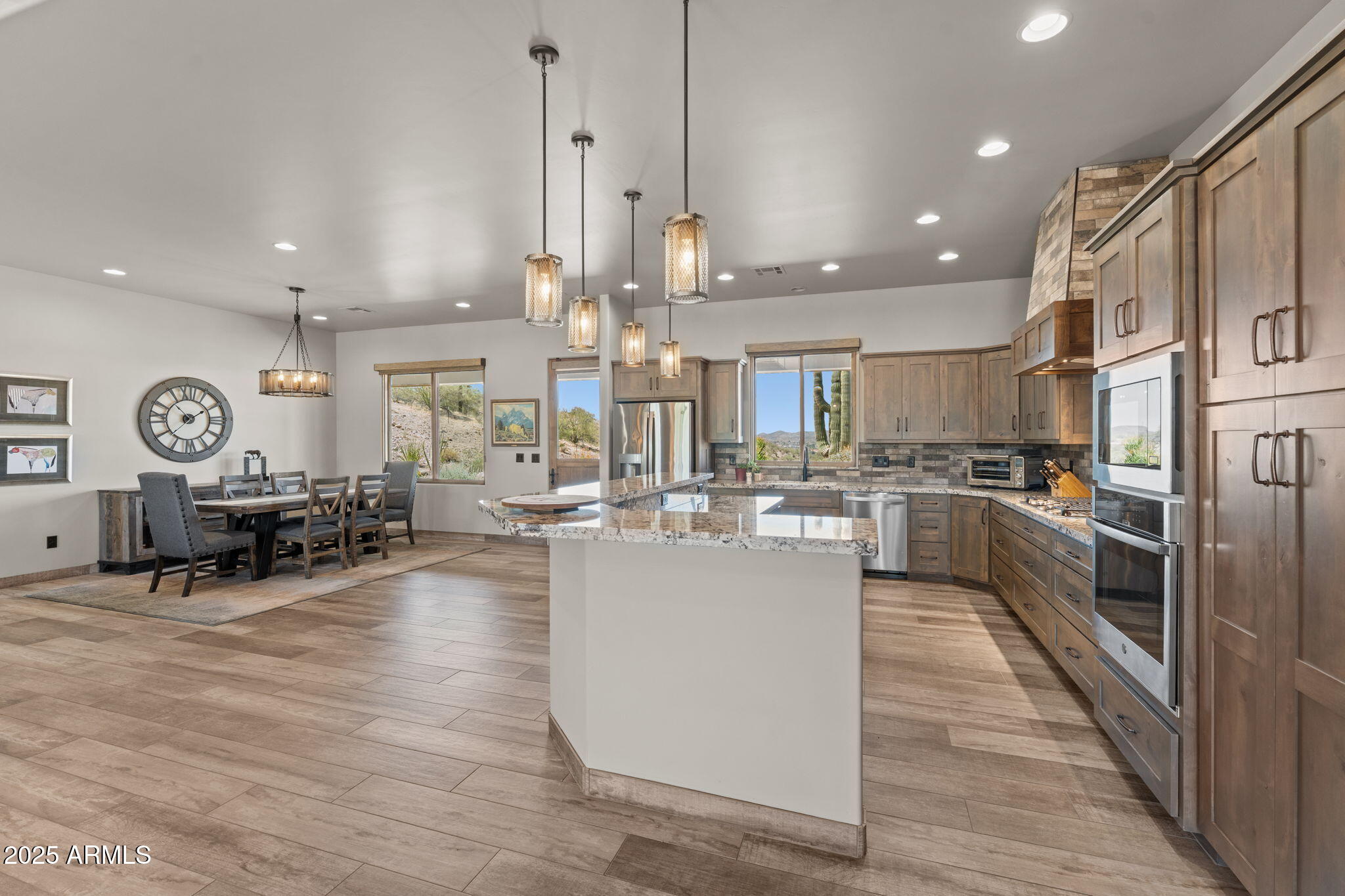 85 E MOSEY Way