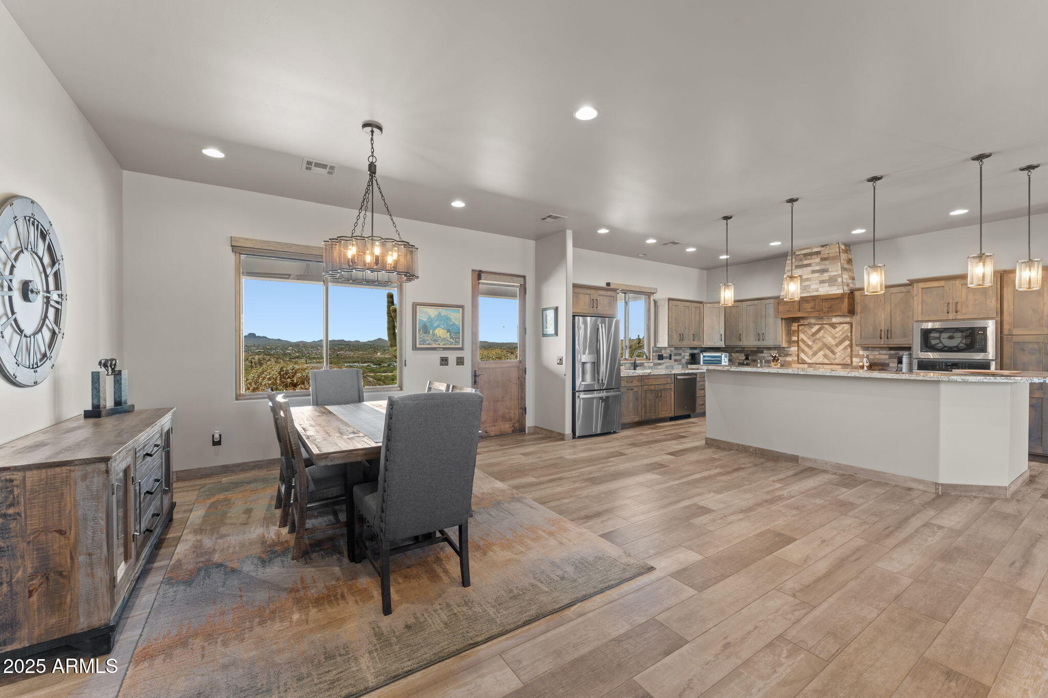 85 E MOSEY Way
