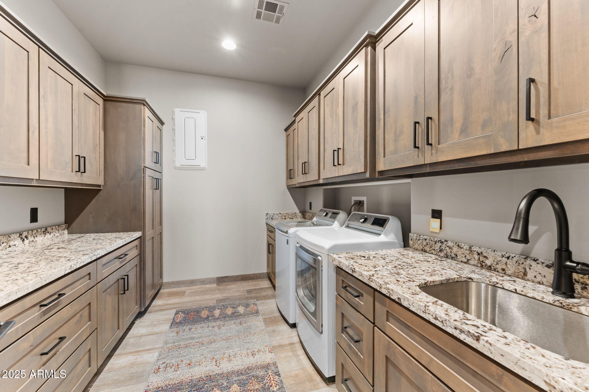 85 E MOSEY Way
