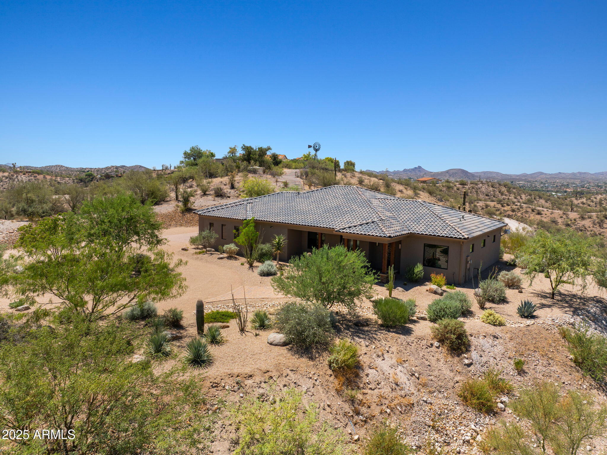 85 E MOSEY Way