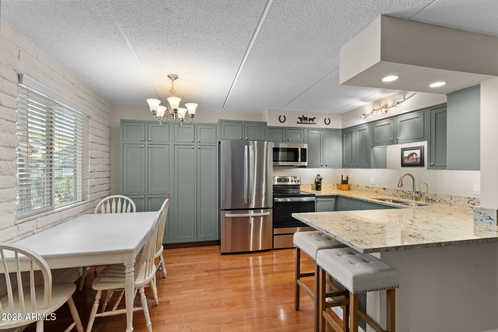 90 W YAVAPAI Street, 7