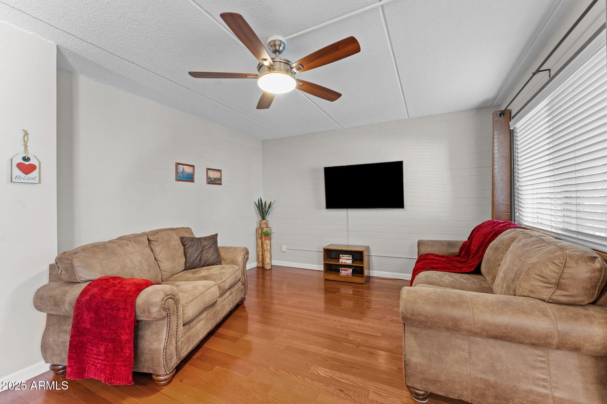 90 W YAVAPAI Street, 7