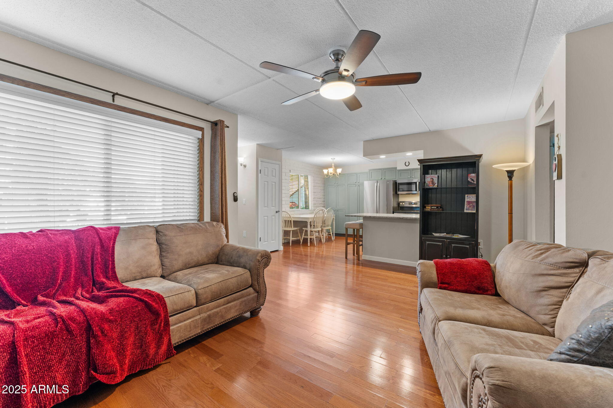 90 W YAVAPAI Street, 7