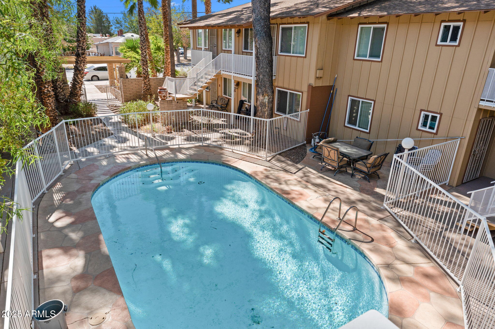 90 W YAVAPAI Street, 7