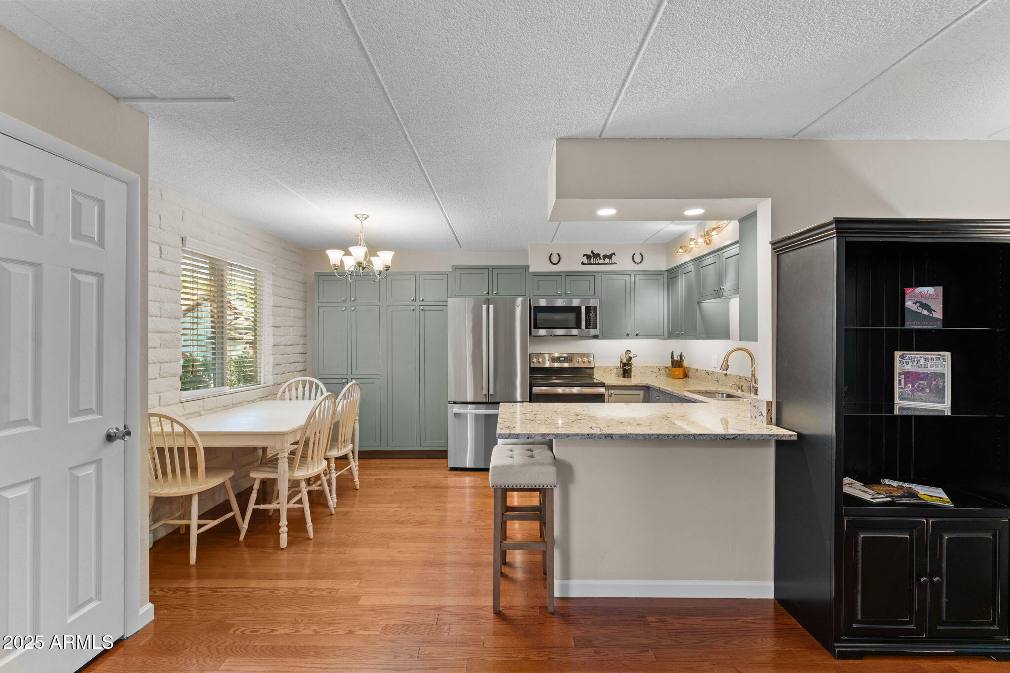 90 W YAVAPAI Street, 7