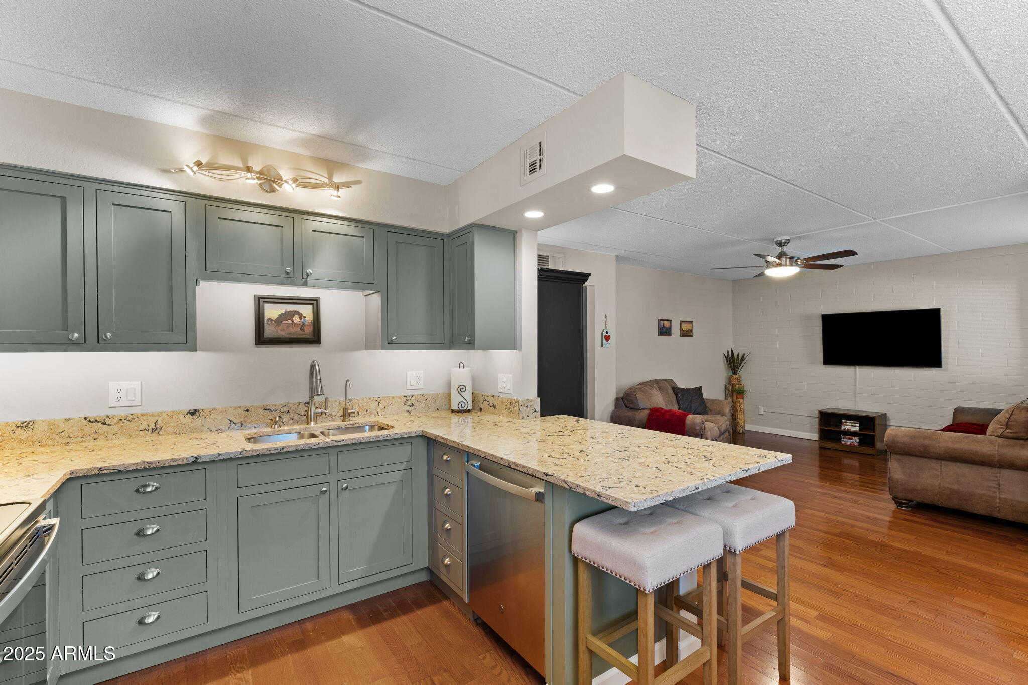 90 W YAVAPAI Street, 7