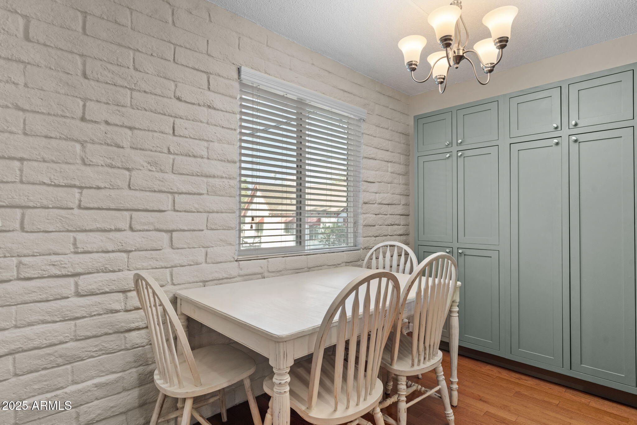 90 W YAVAPAI Street, 7