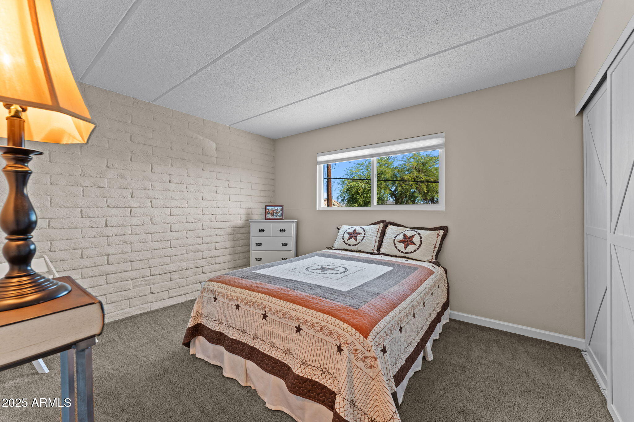 90 W YAVAPAI Street, 7