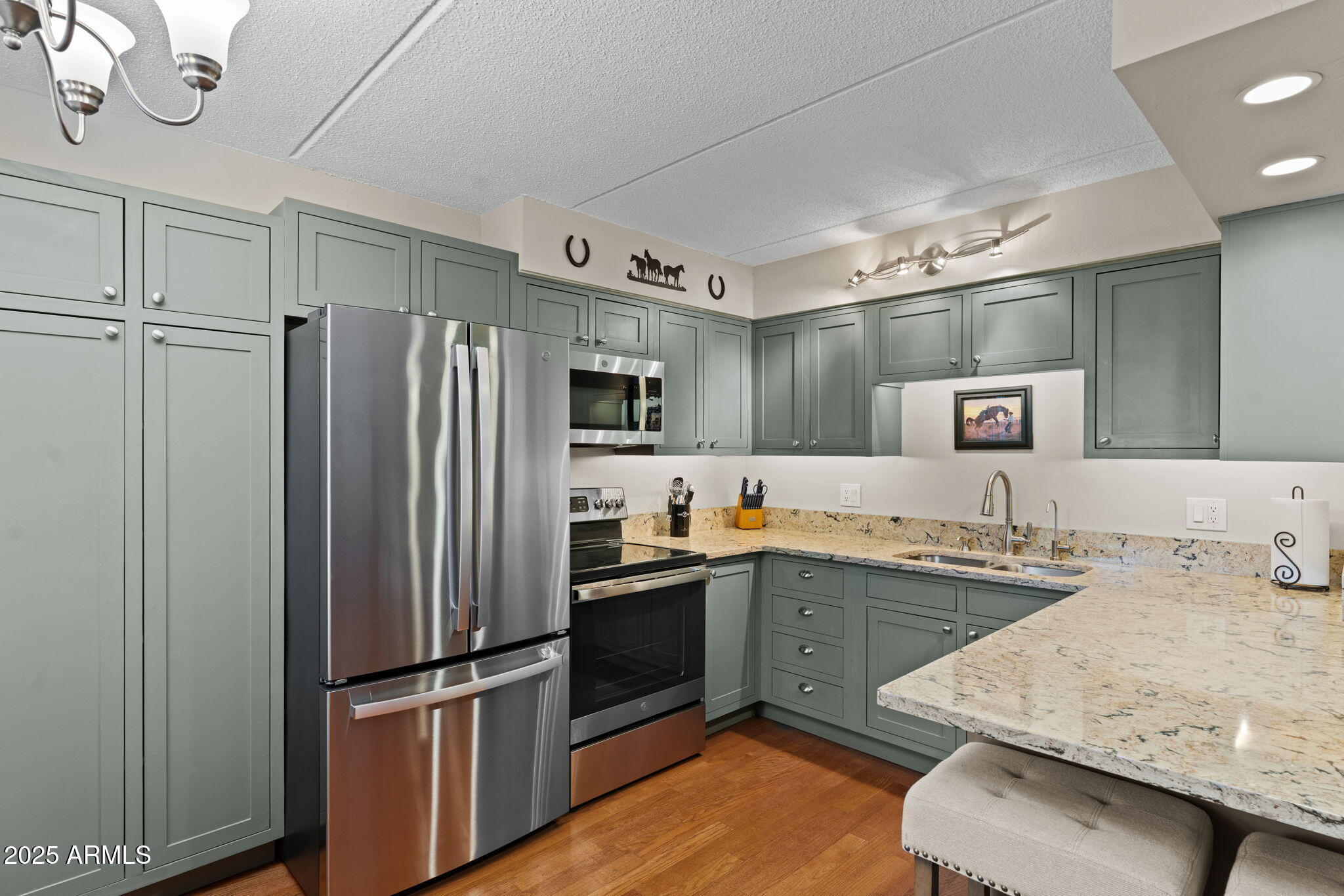 90 W YAVAPAI Street, 7