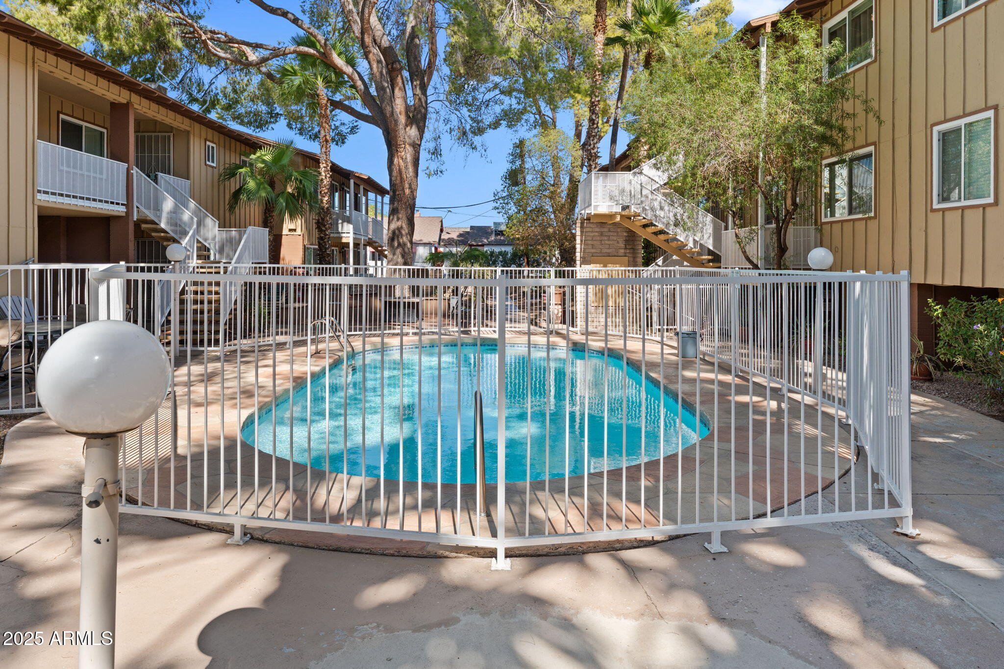 90 W YAVAPAI Street, 7