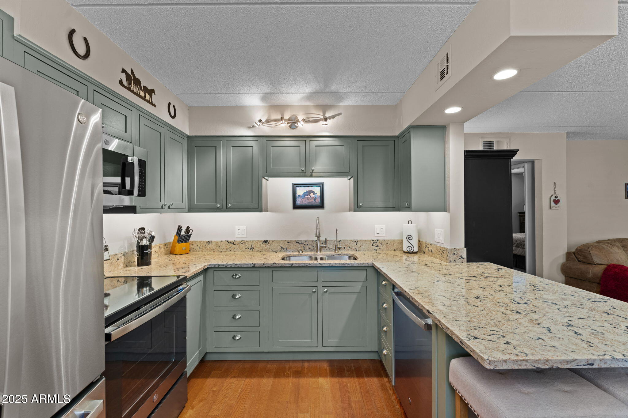 90 W YAVAPAI Street, 7