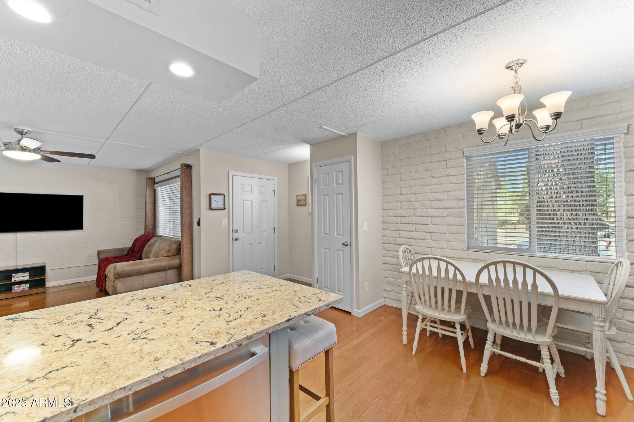 90 W YAVAPAI Street, 7