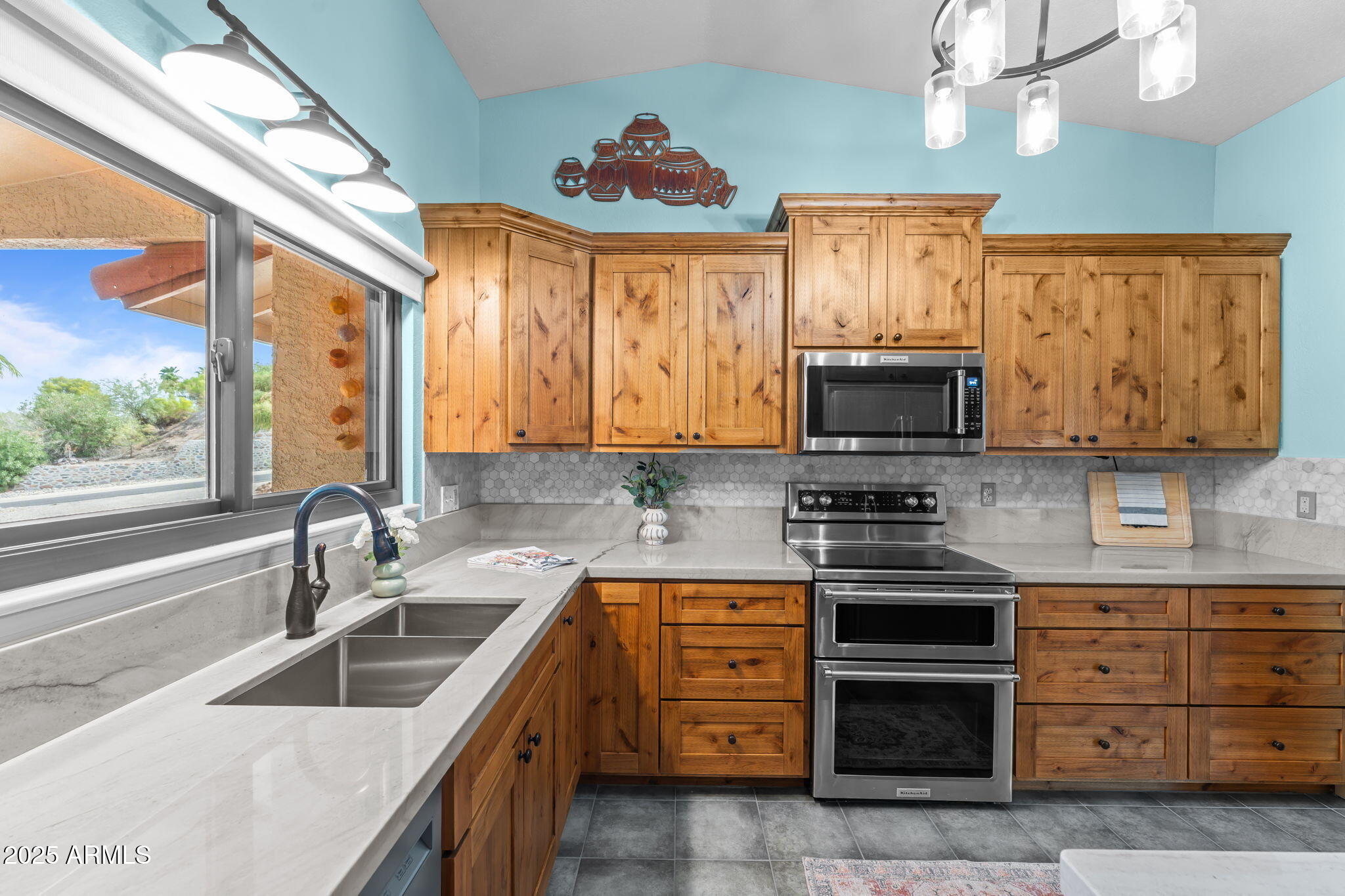 775 W SANTA FE Drive