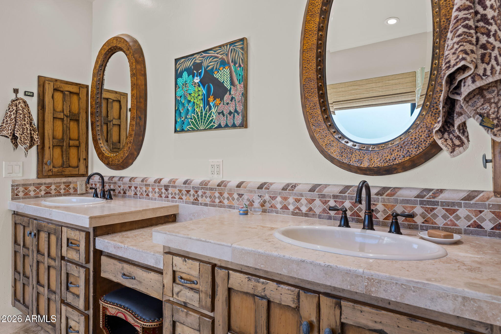 2110 W MIDDLE MESA Road