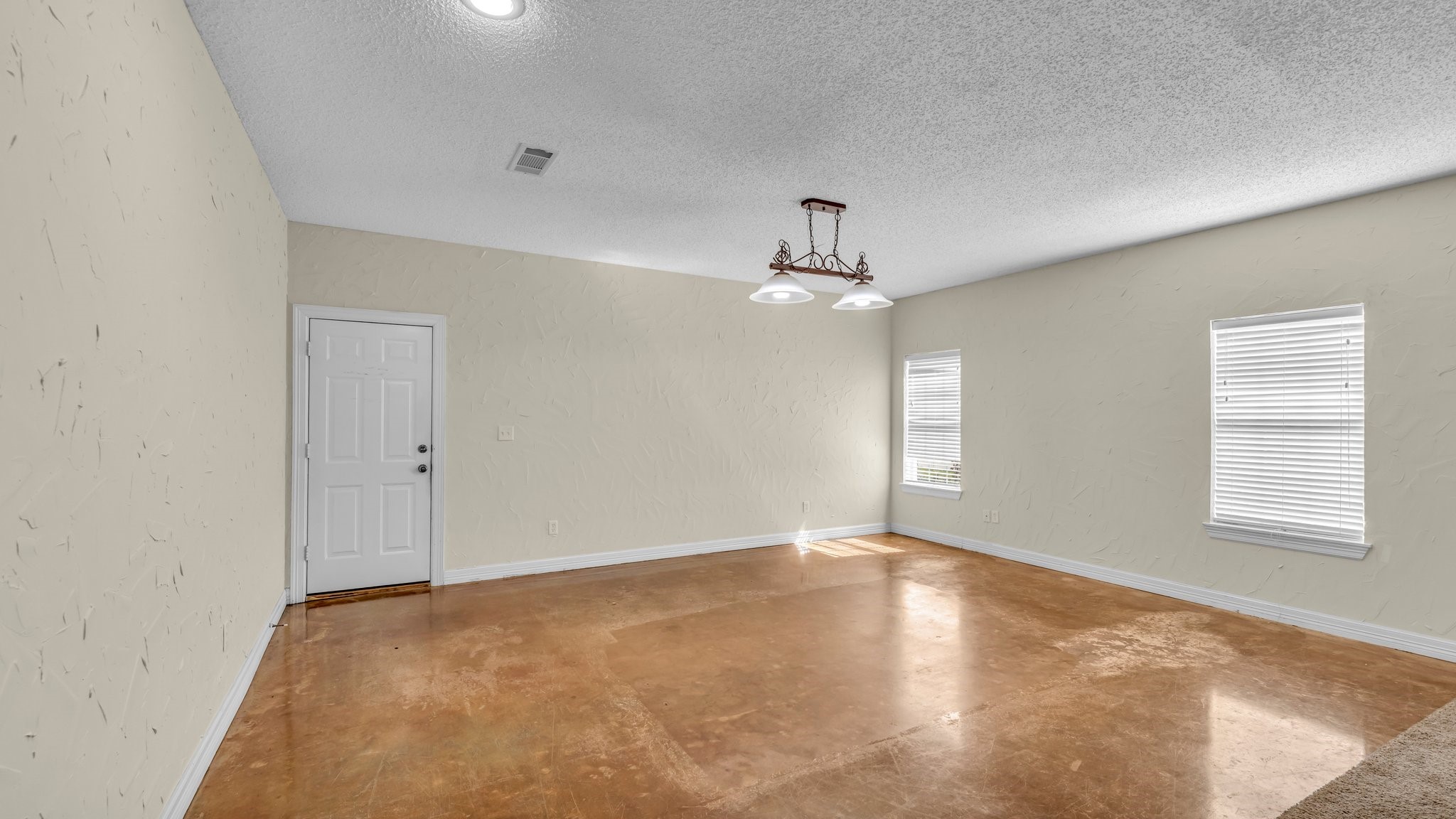 10132 Wild Rose Circle