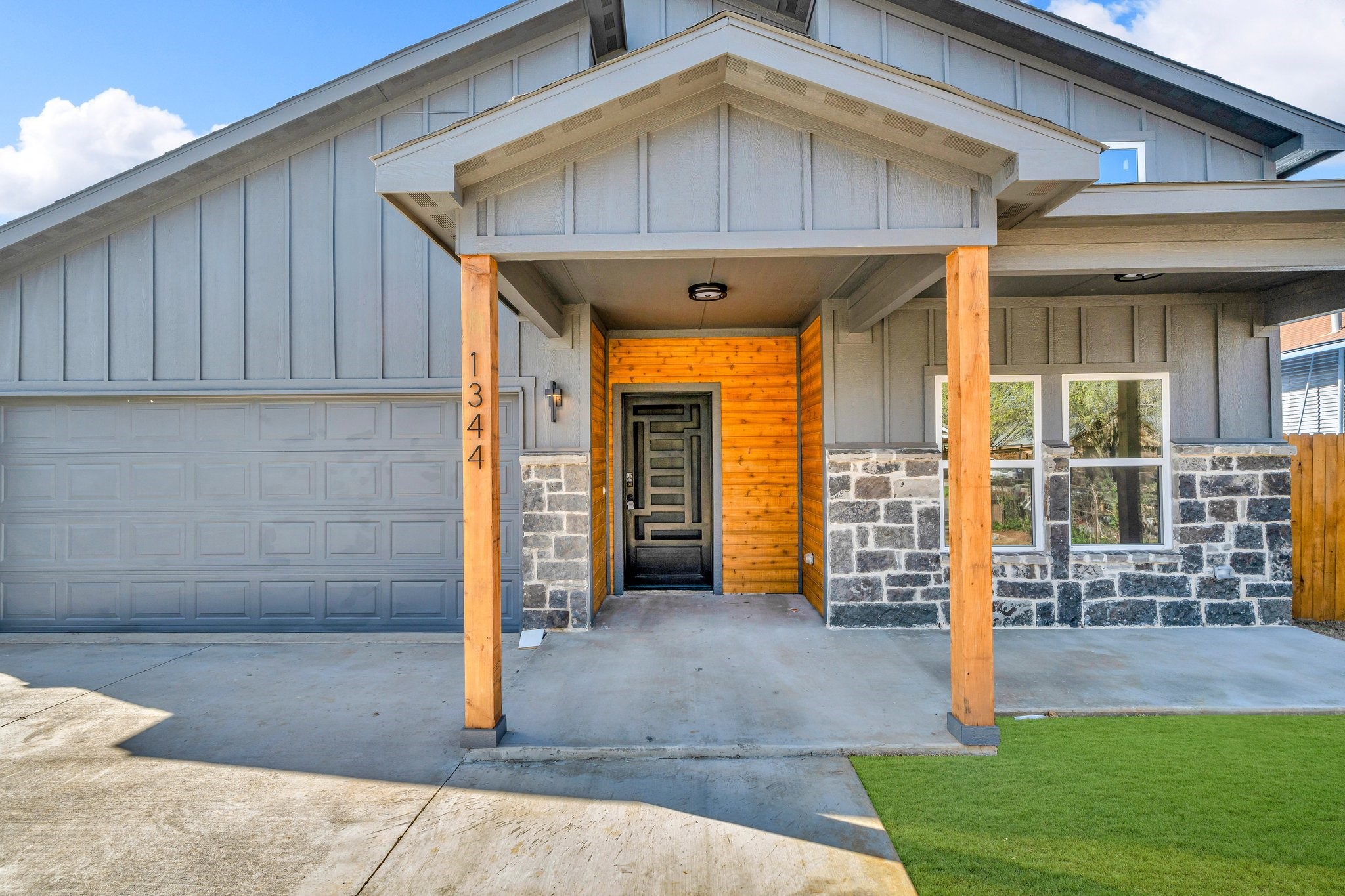 1344 E Jefferson Avenue