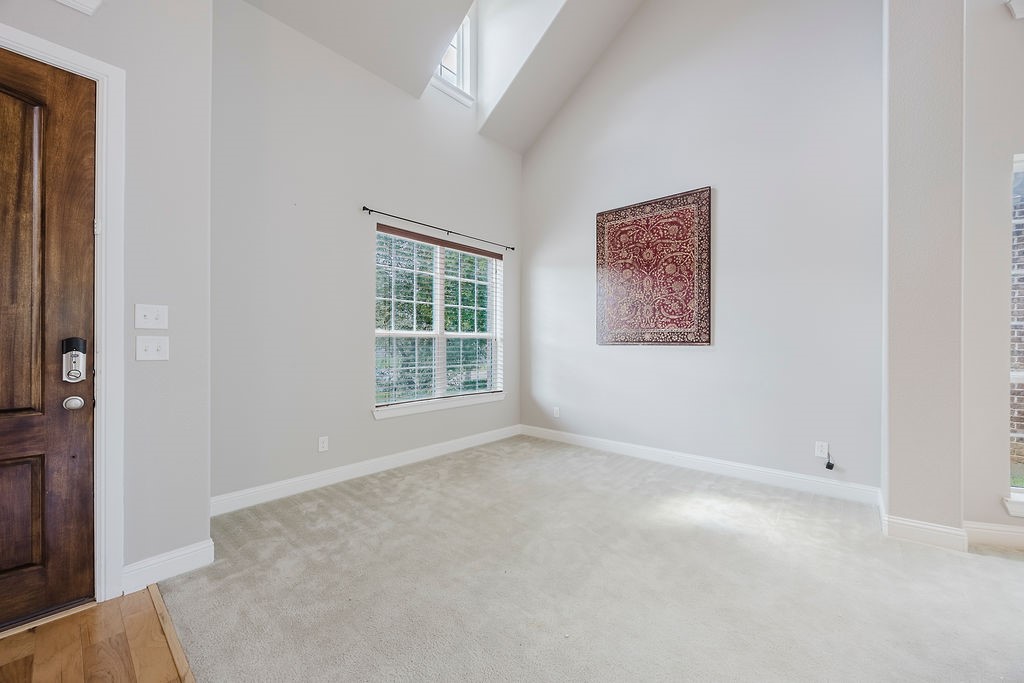 15516 Mayflower Trail