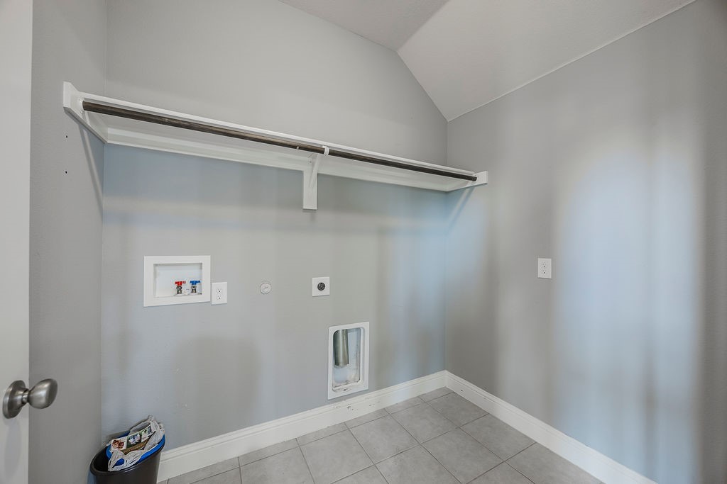 15516 Mayflower Trail