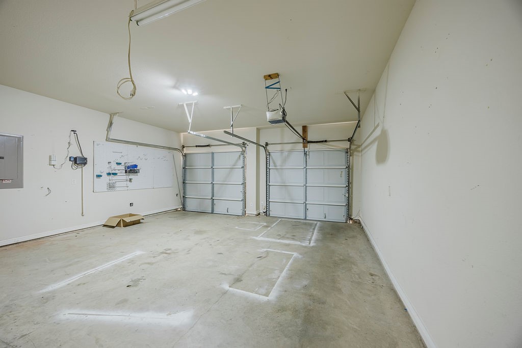 15516 Mayflower Trail