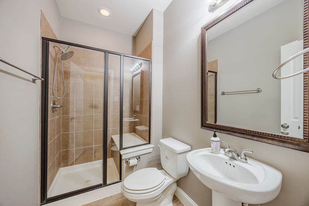 15516 Mayflower Trail