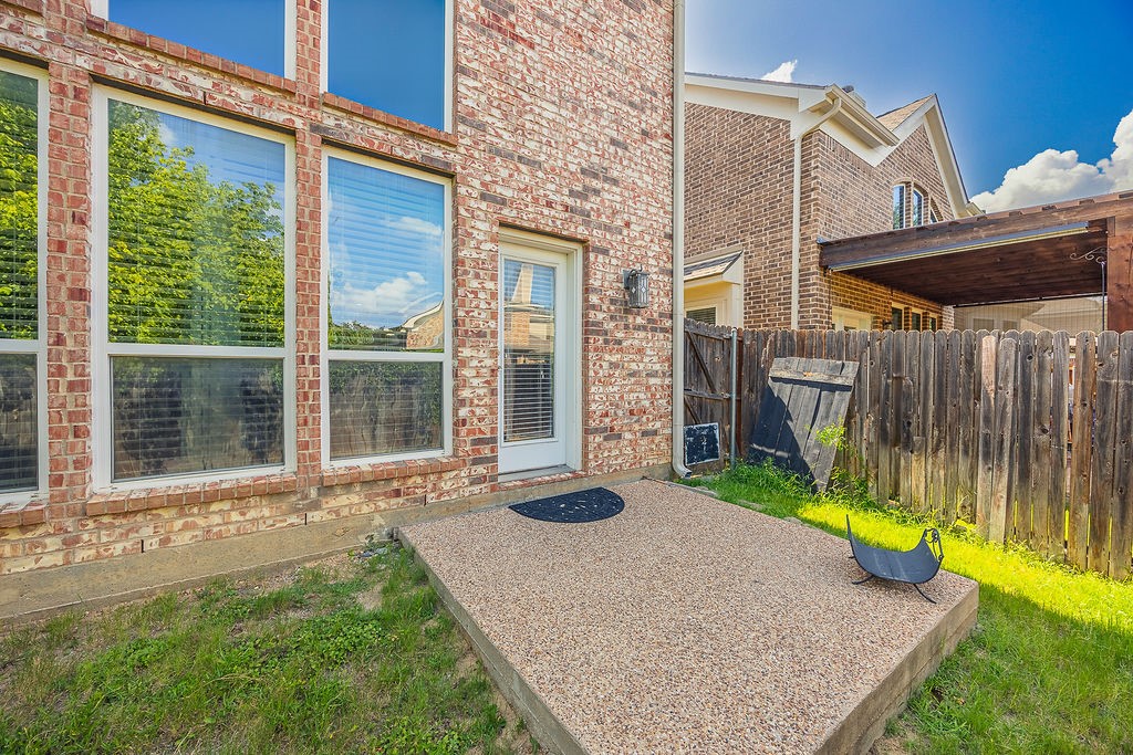 15516 Mayflower Trail