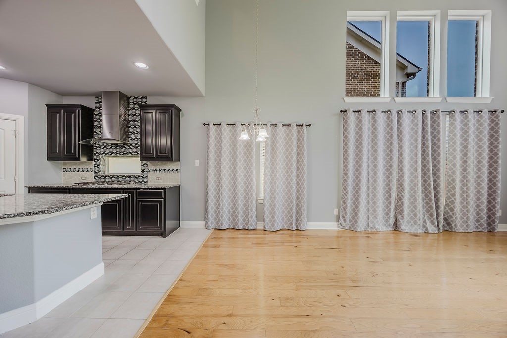 15516 Mayflower Trail