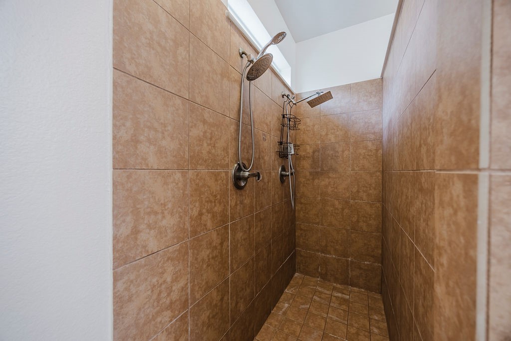 15516 Mayflower Trail