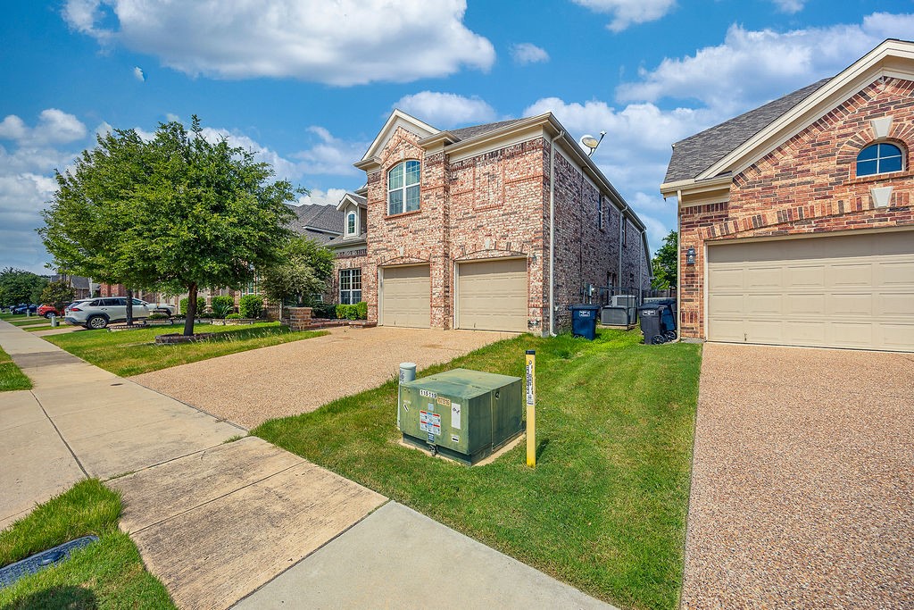 15516 Mayflower Trail