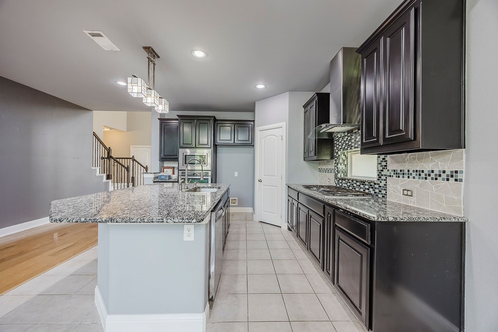 15516 Mayflower Trail