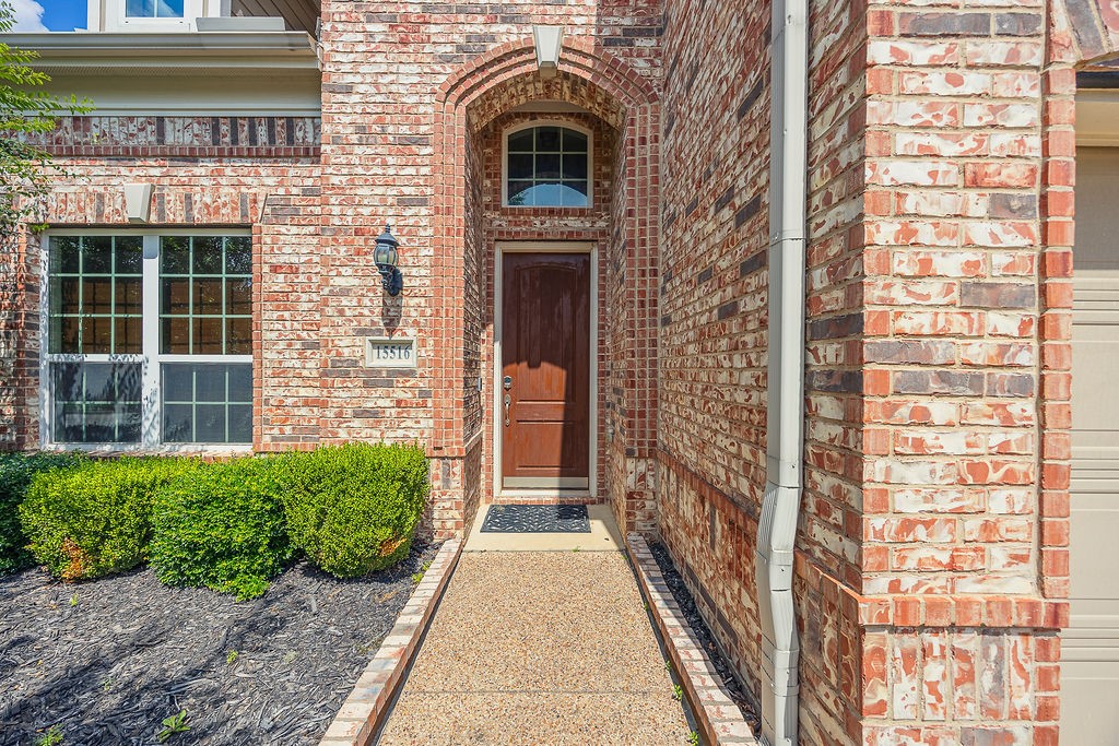 15516 Mayflower Trail