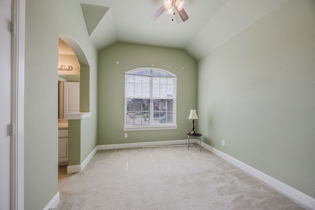 15516 Mayflower Trail